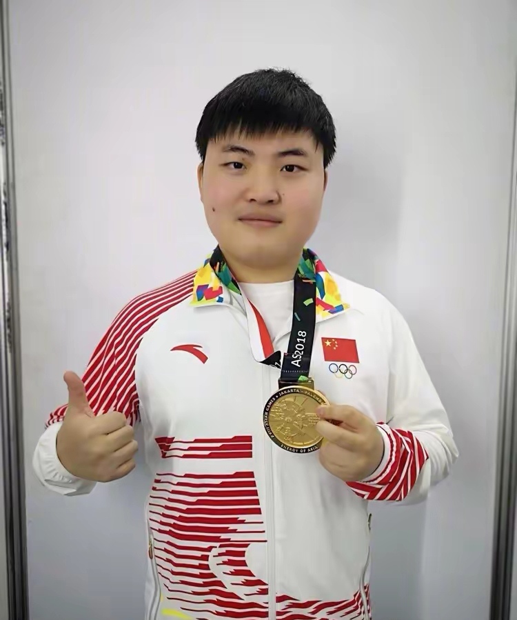 Uzi迎来七赛季高光表现，巴塞罗那球迷沸腾！